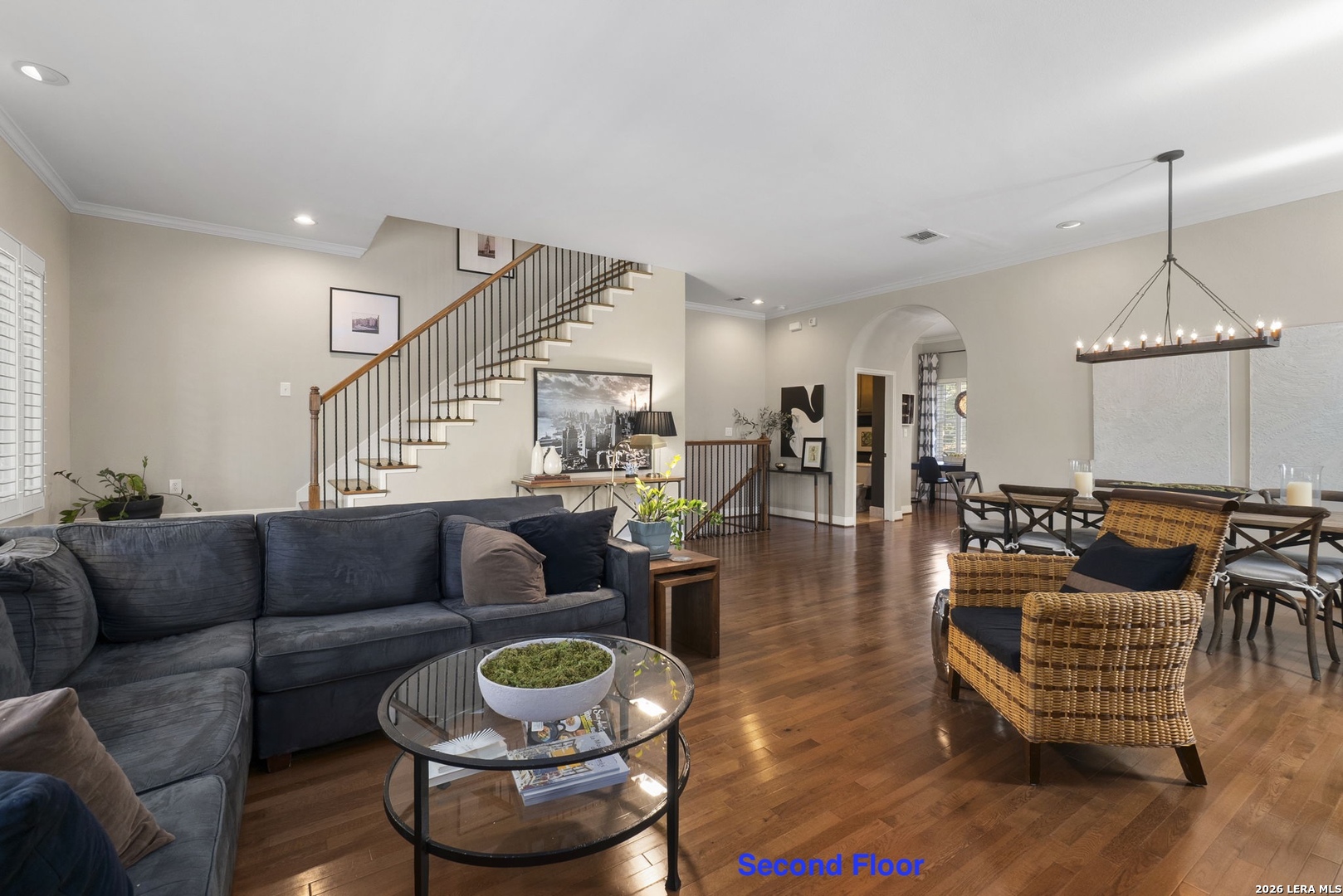 215 E MULBERRY AVE