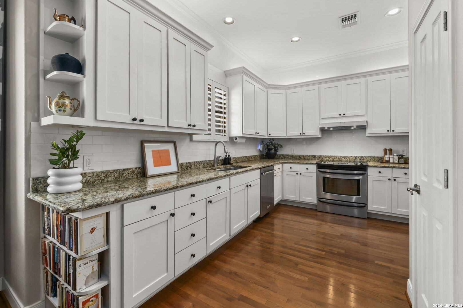 215 E MULBERRY AVE