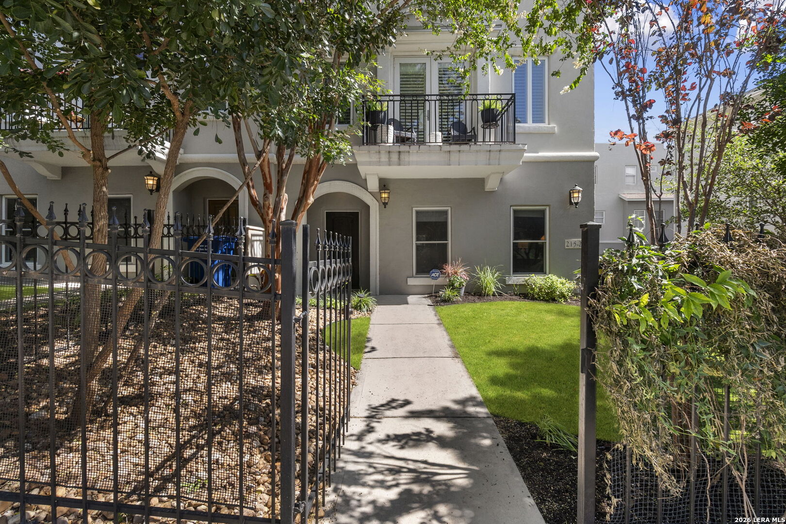 215 E MULBERRY AVE