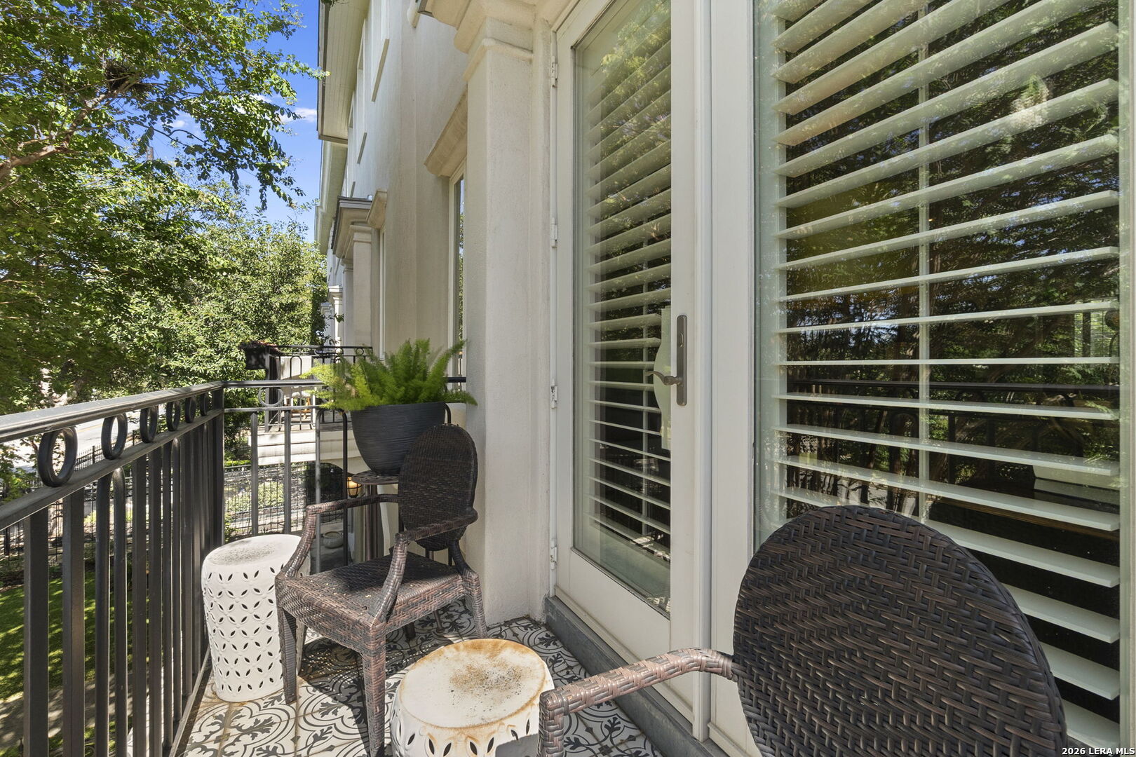 215 E MULBERRY AVE