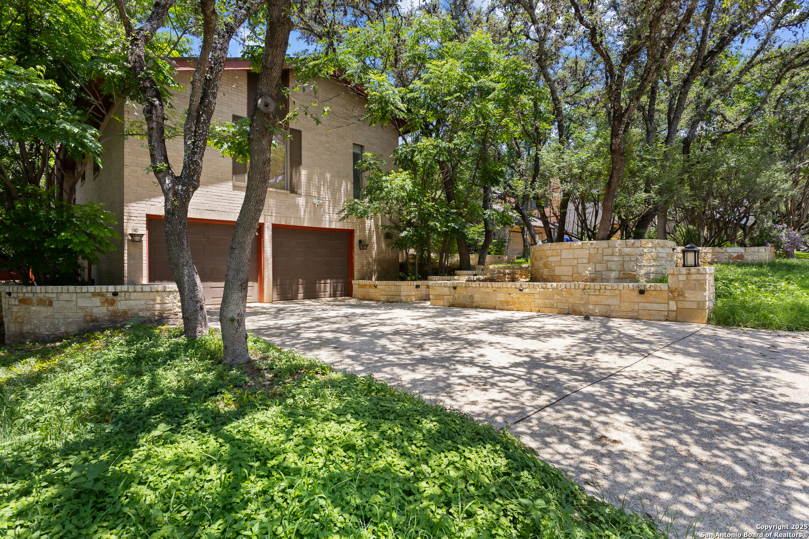 3511 HUNTERS CIR