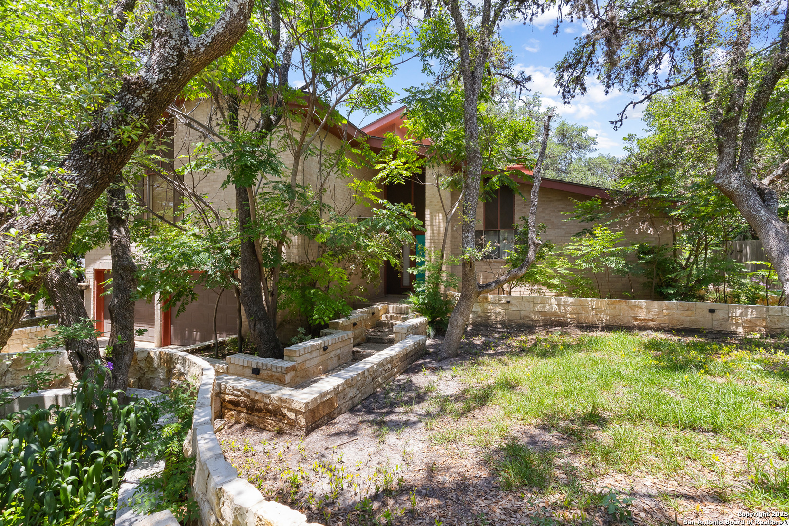 3511 HUNTERS CIR