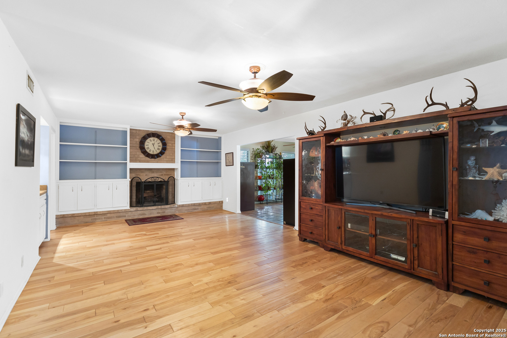3511 HUNTERS CIR