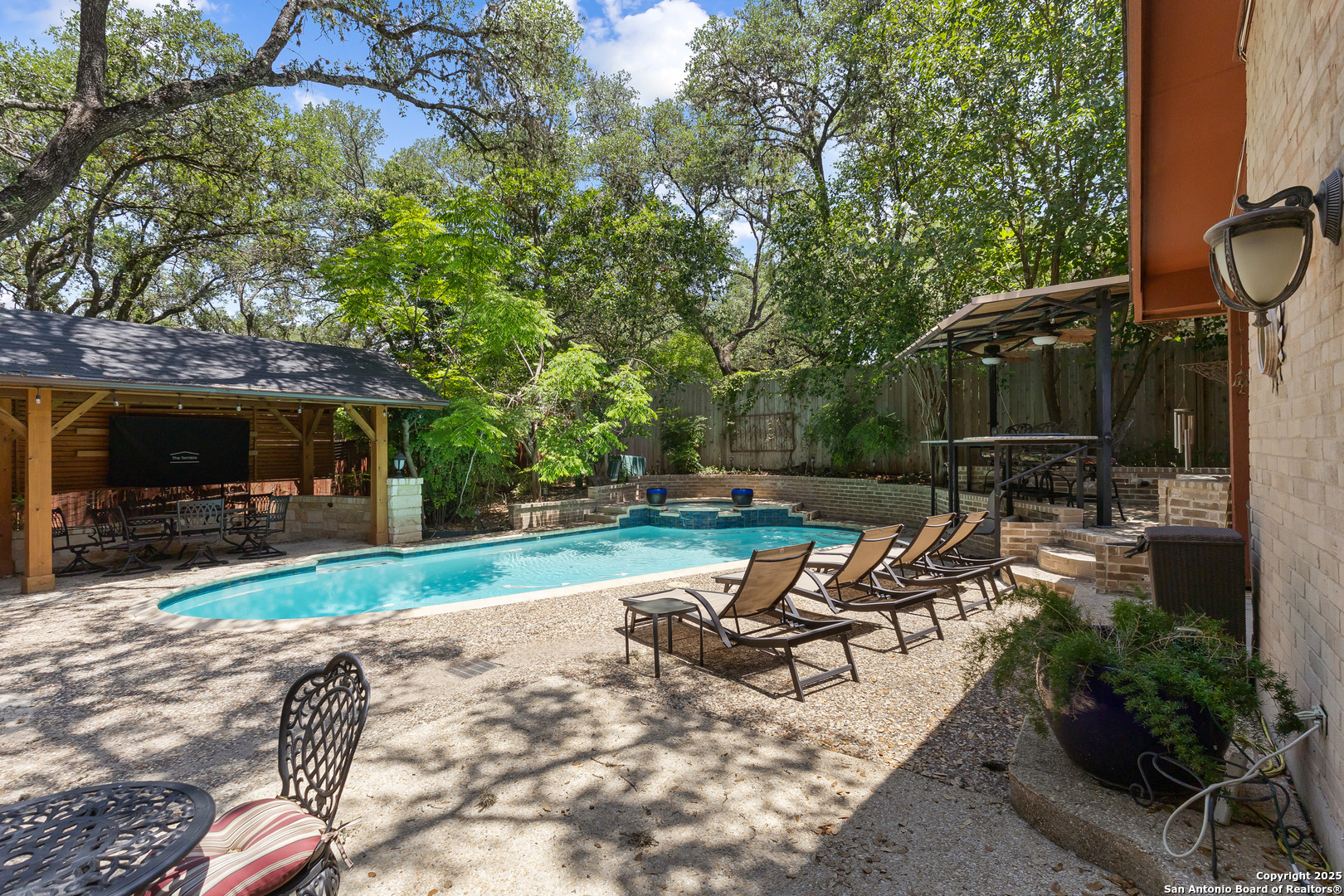 3511 HUNTERS CIR