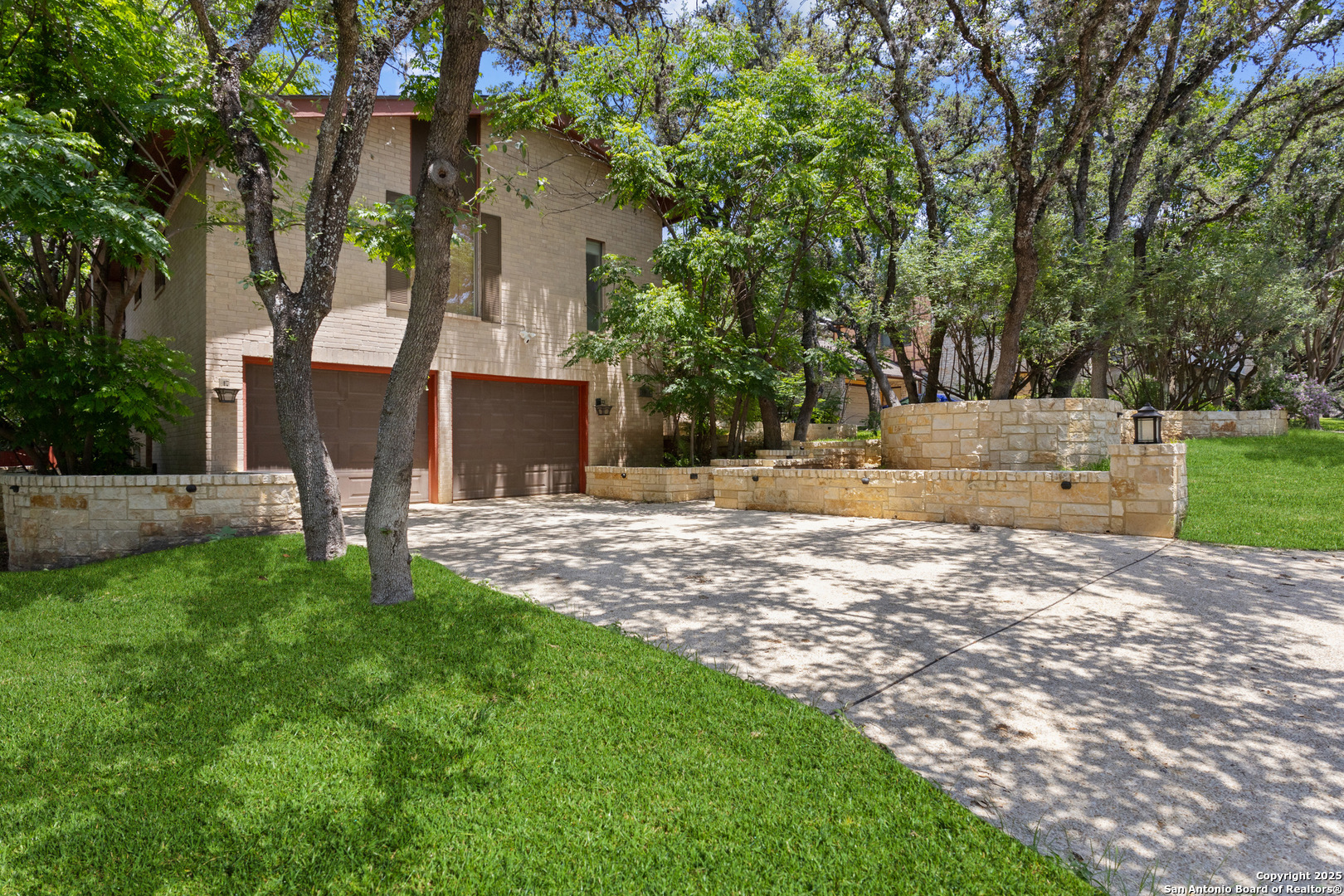 3511 HUNTERS CIR