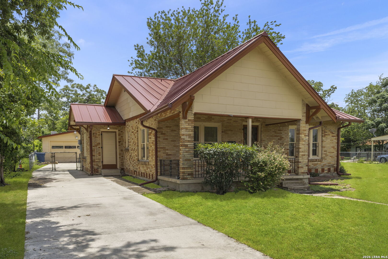 330 BAILEY AVE