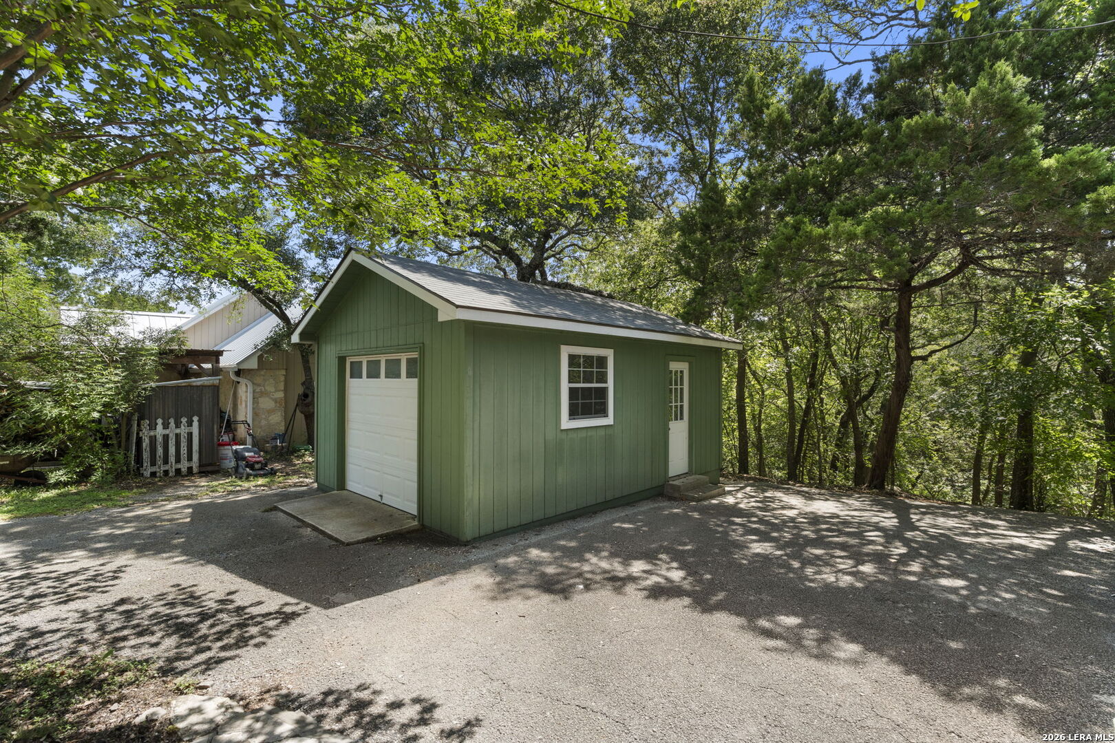 211 DOESKIN DR