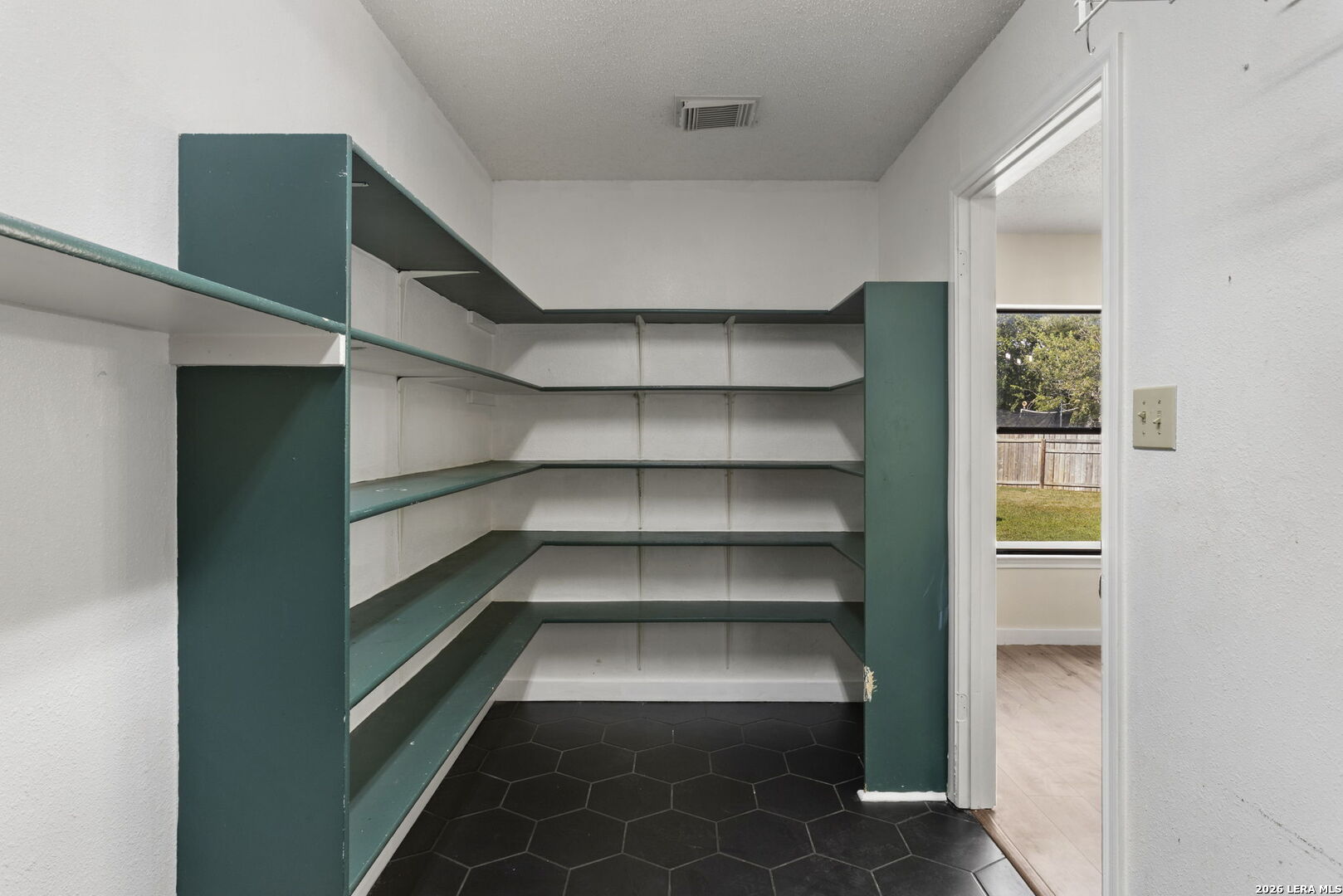 12530 Redrock Oak