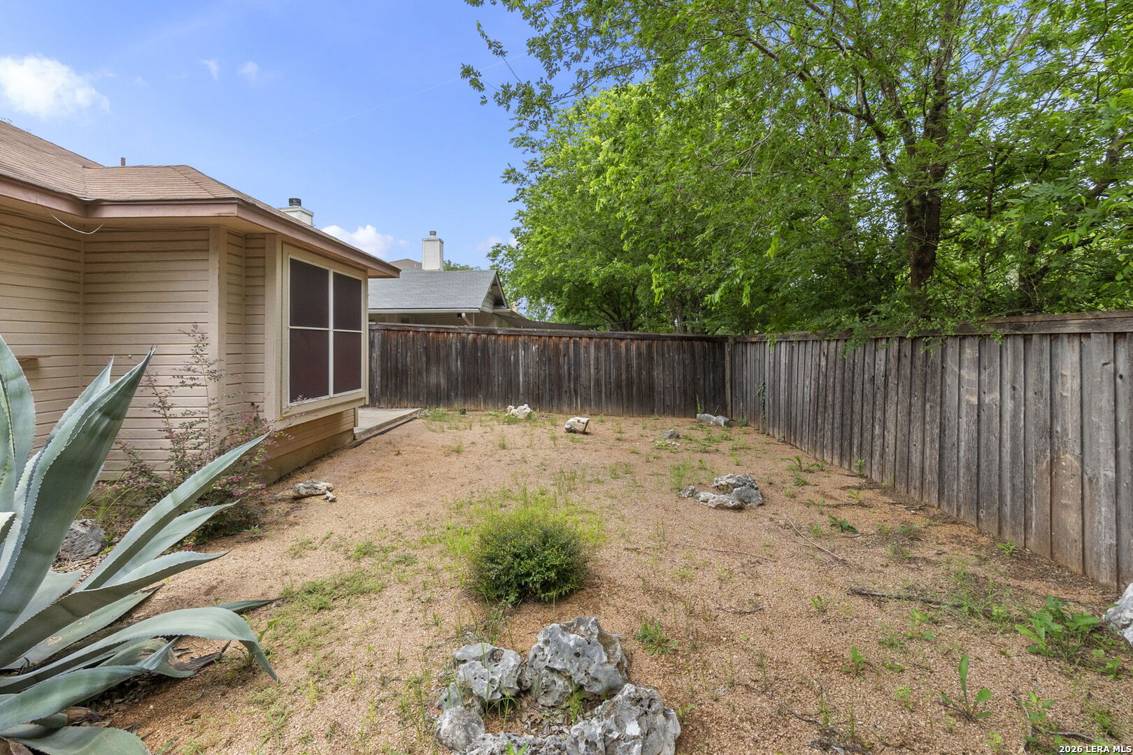 5846 LARKMEADOW DR