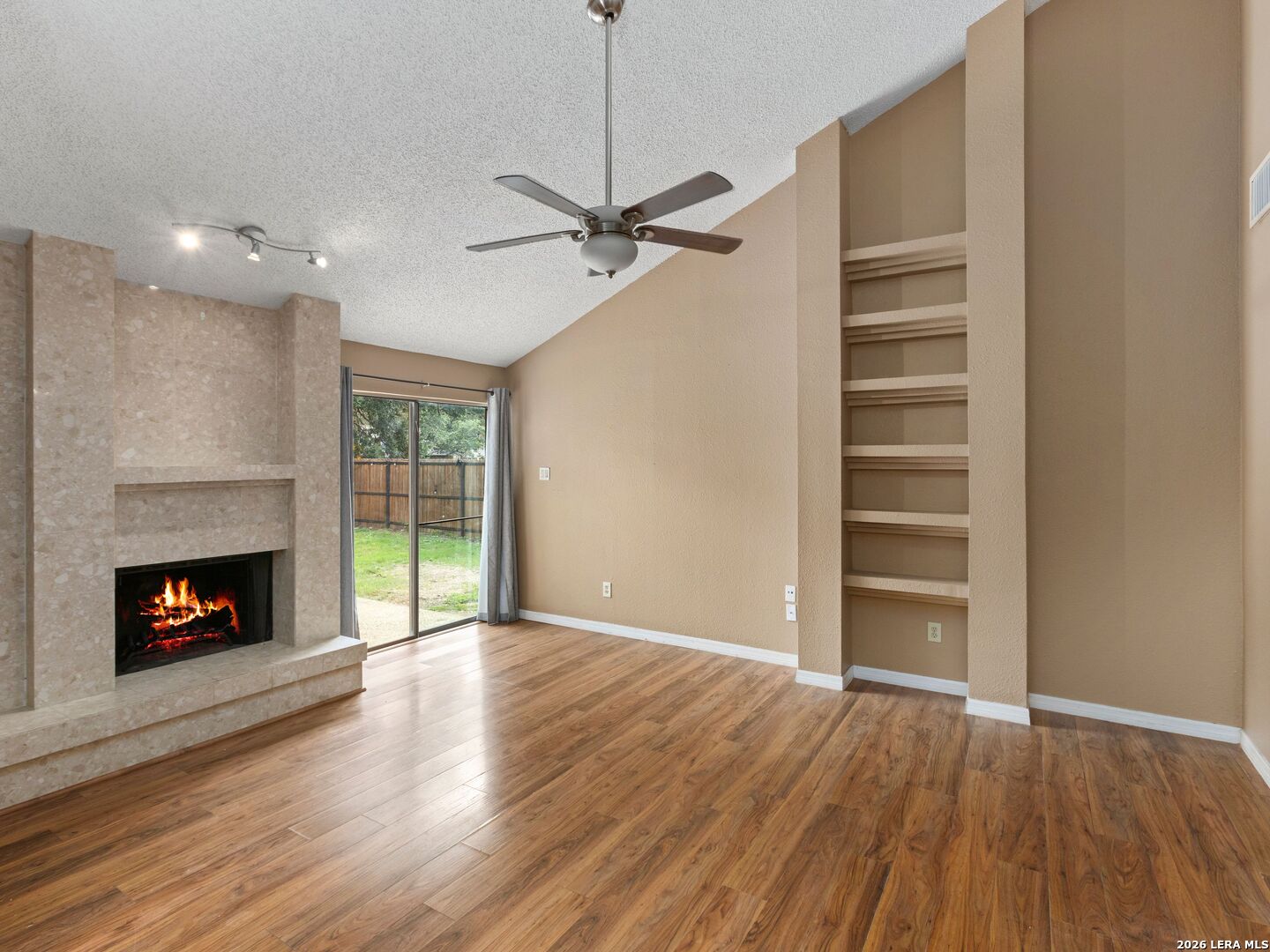 14975 Oak Summit