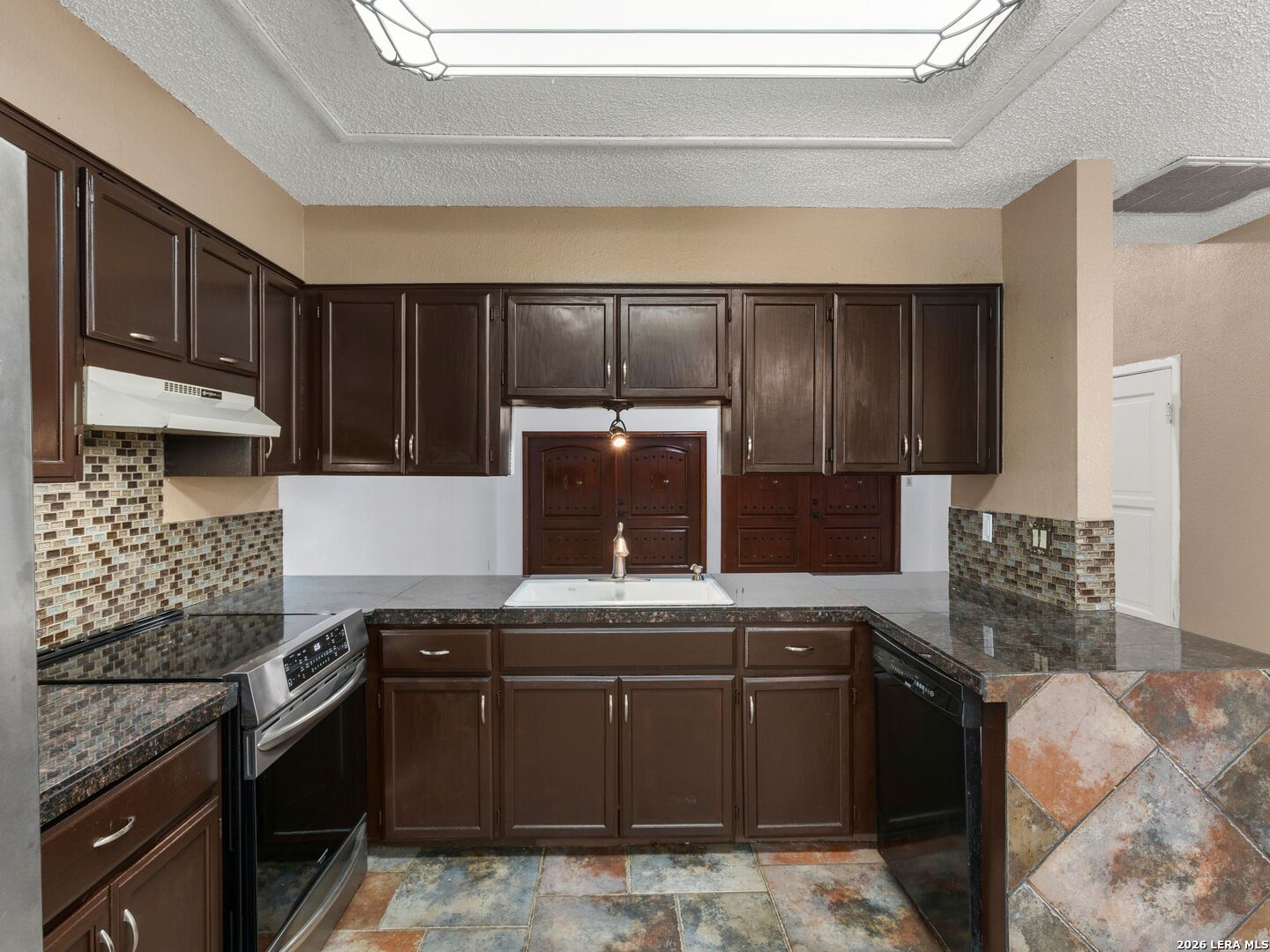 14975 Oak Summit