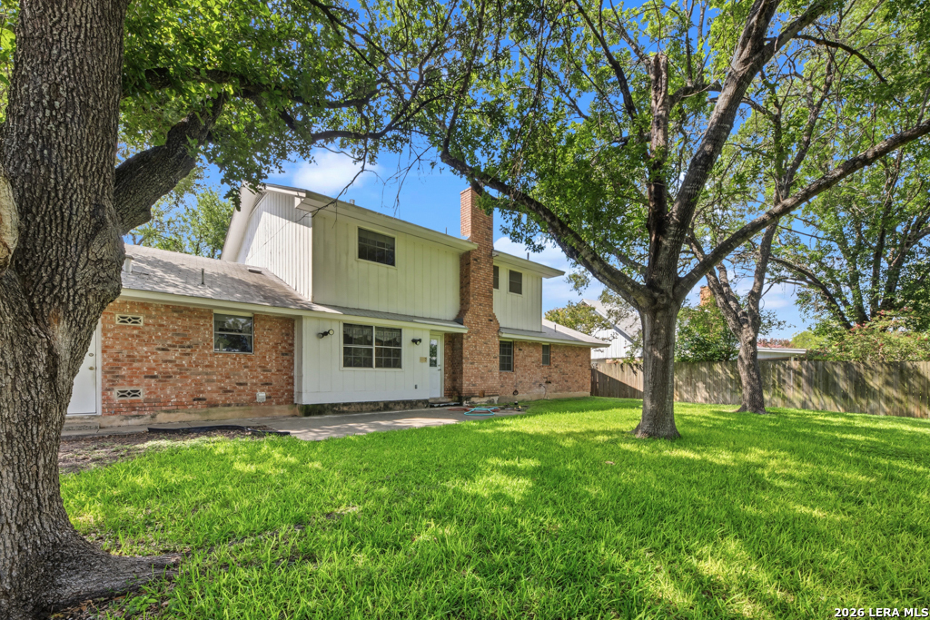 5827 GRASS HILL DR