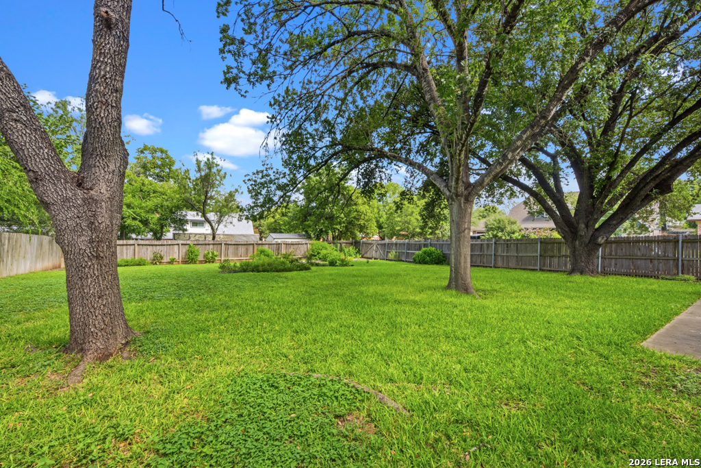 5827 GRASS HILL DR
