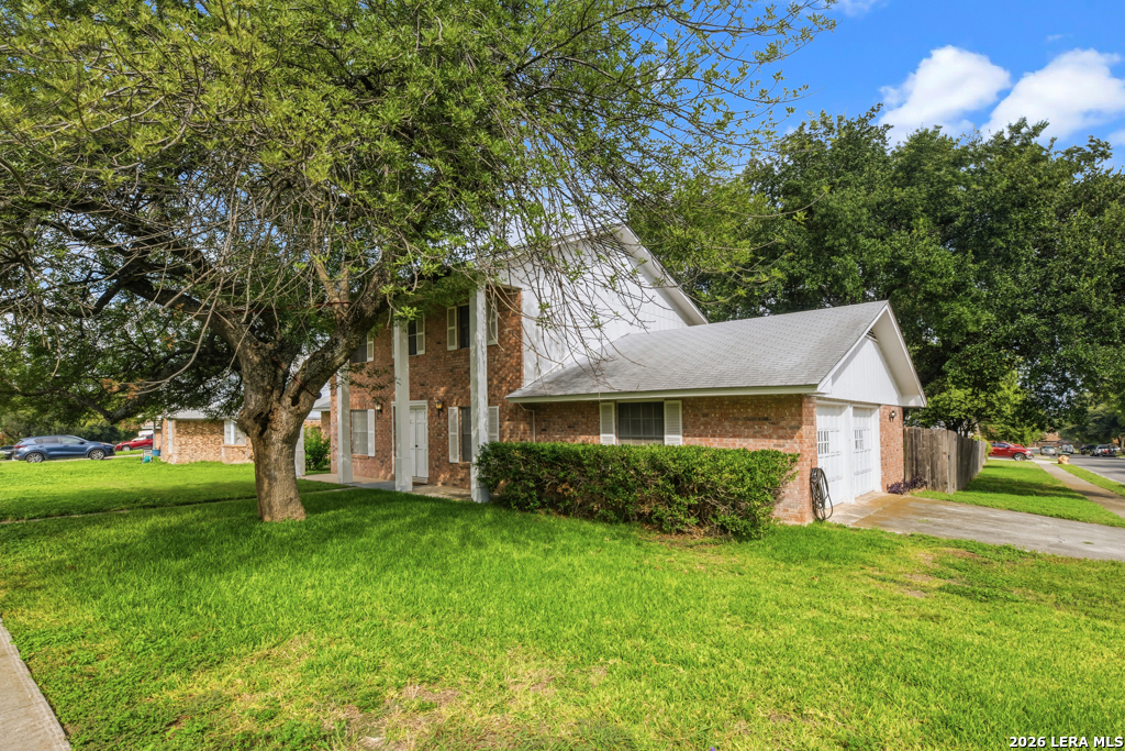 5827 GRASS HILL DR