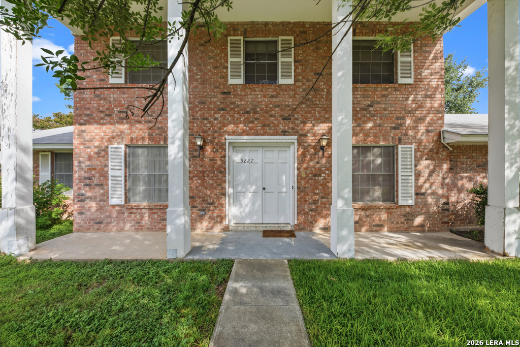 5827 GRASS HILL DR