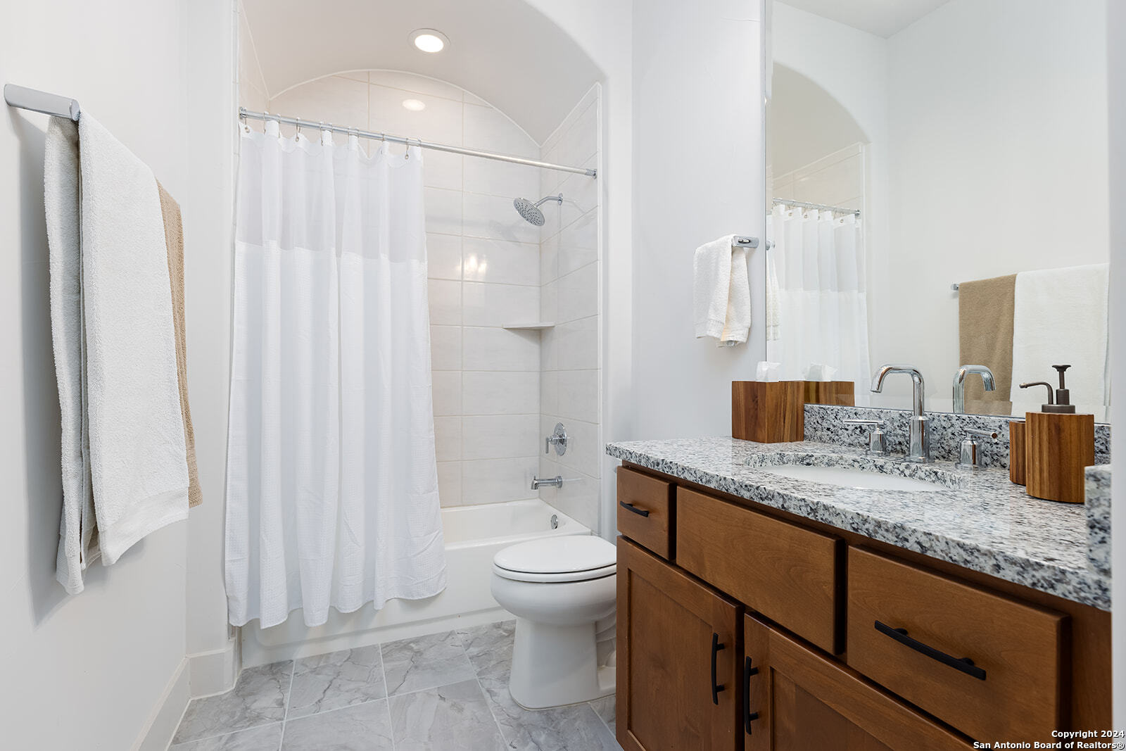 27 MARIPOSA PKWY E