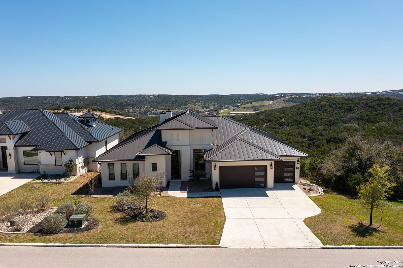 27 MARIPOSA PKWY E