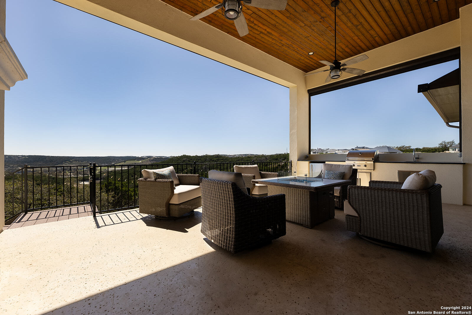 27 MARIPOSA PKWY E