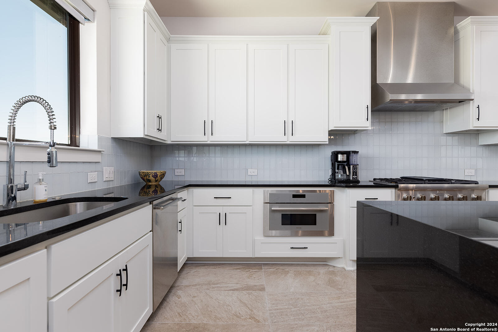 27 MARIPOSA PKWY E