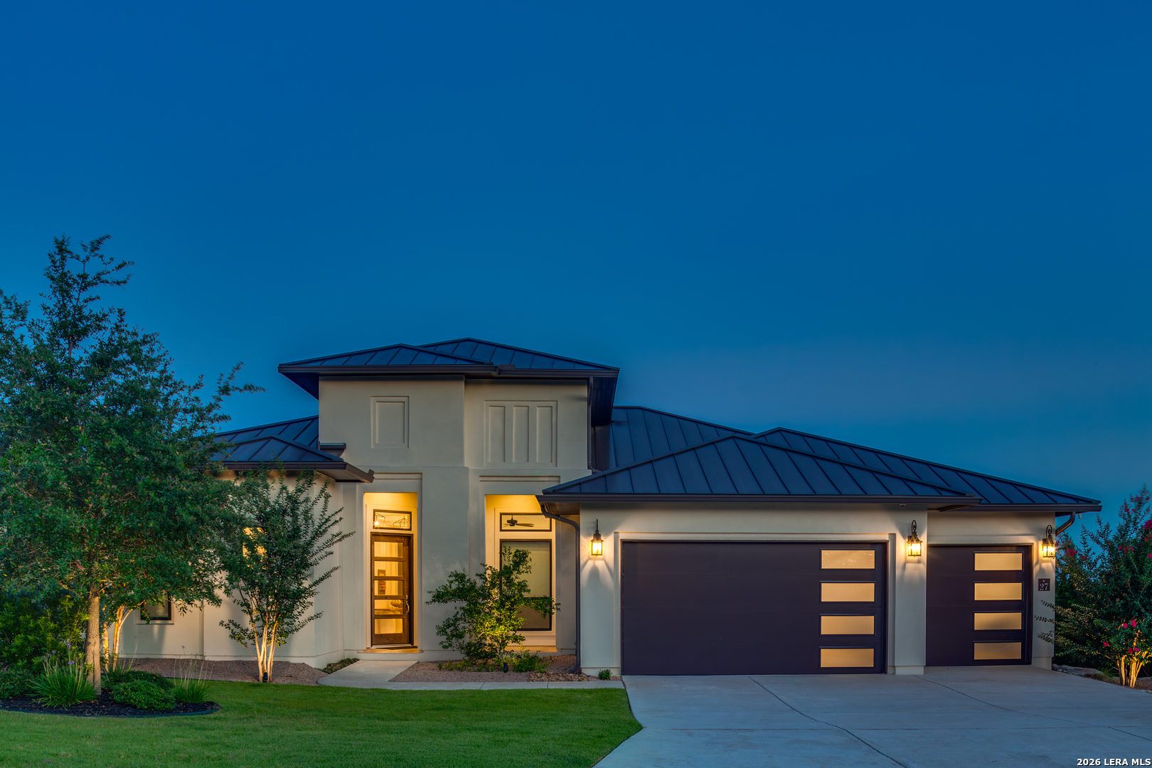 27 MARIPOSA PKWY E