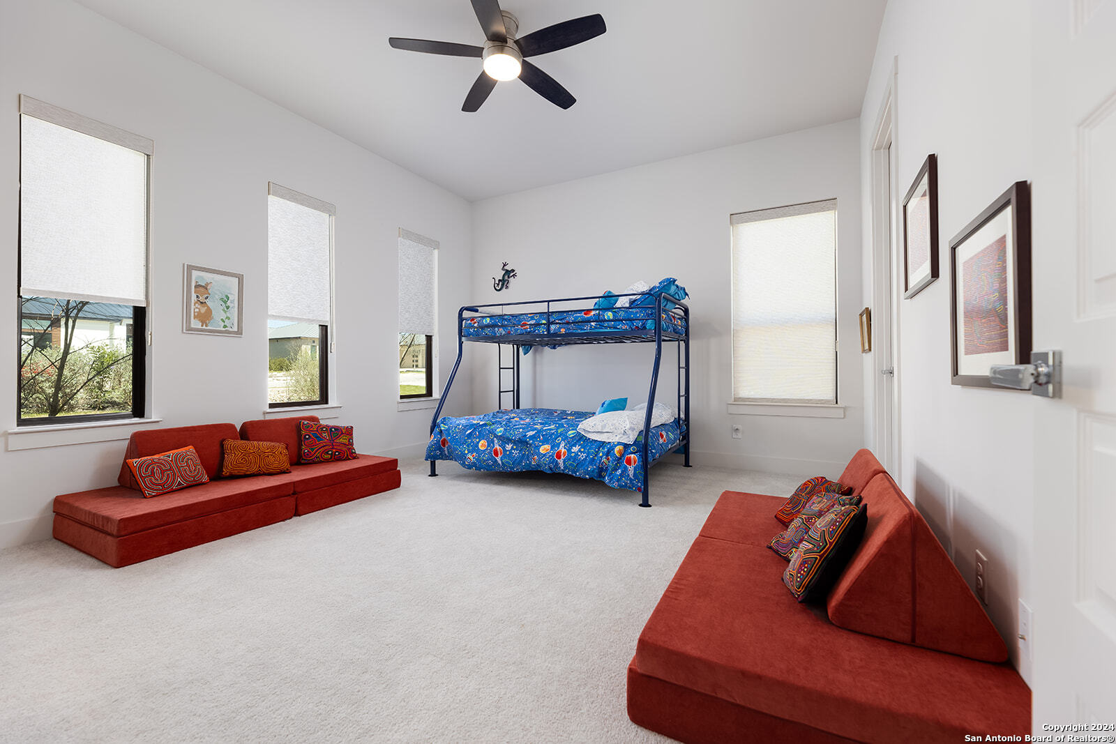 27 MARIPOSA PKWY E