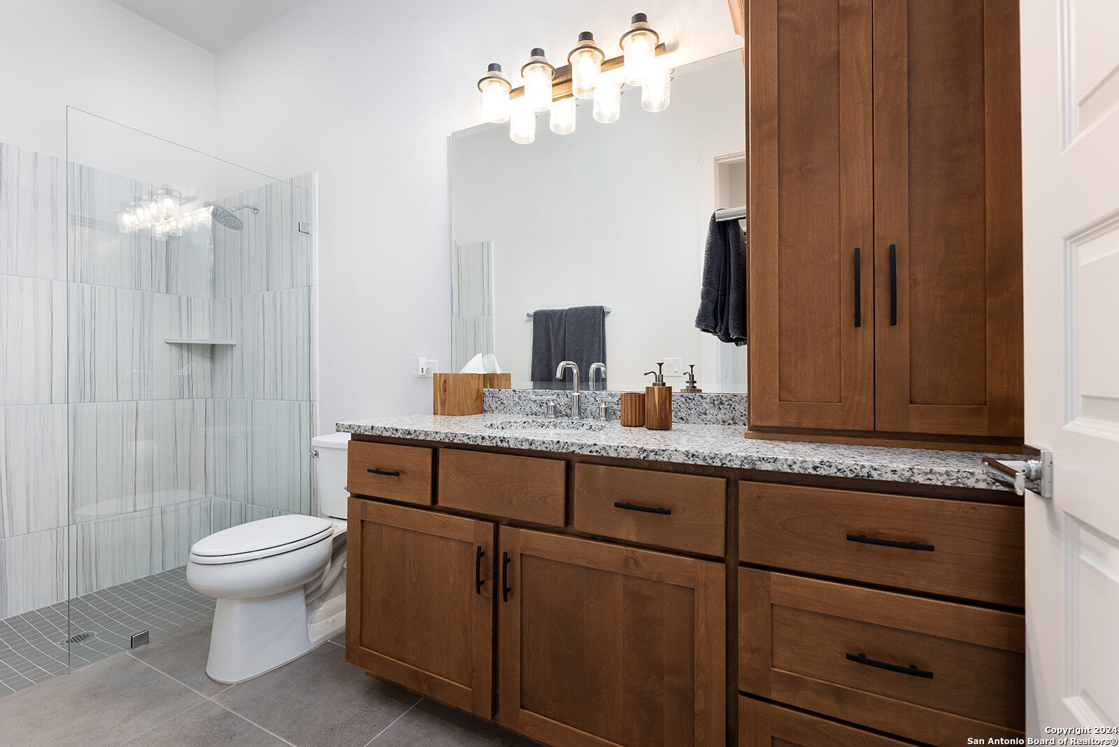 27 MARIPOSA PKWY E