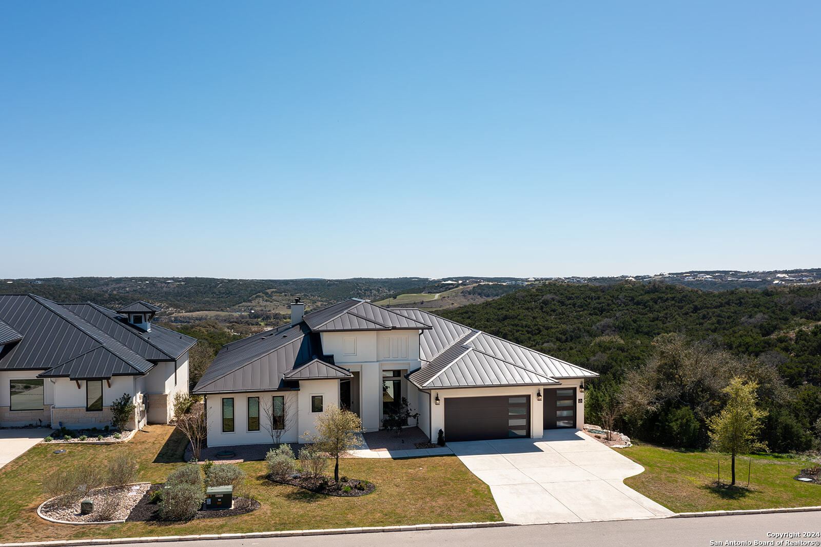27 MARIPOSA PKWY E