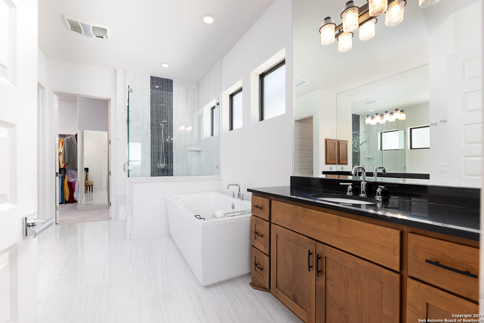 27 MARIPOSA PKWY E