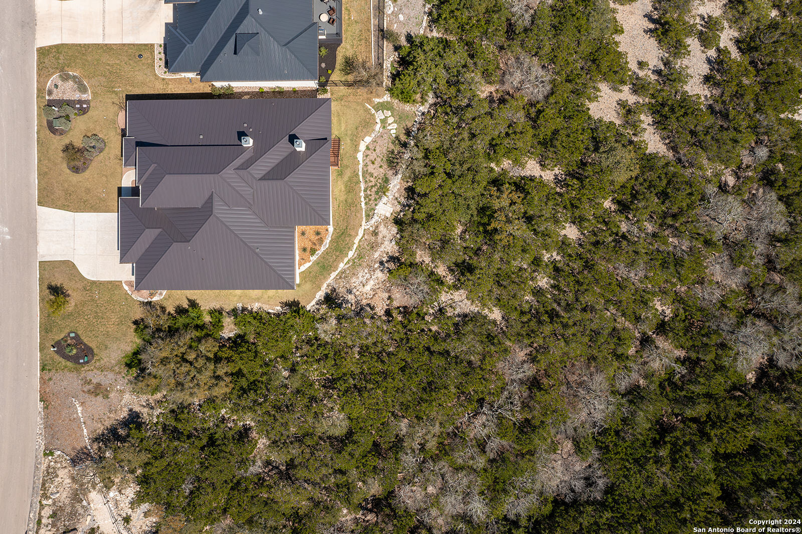 27 MARIPOSA PKWY E