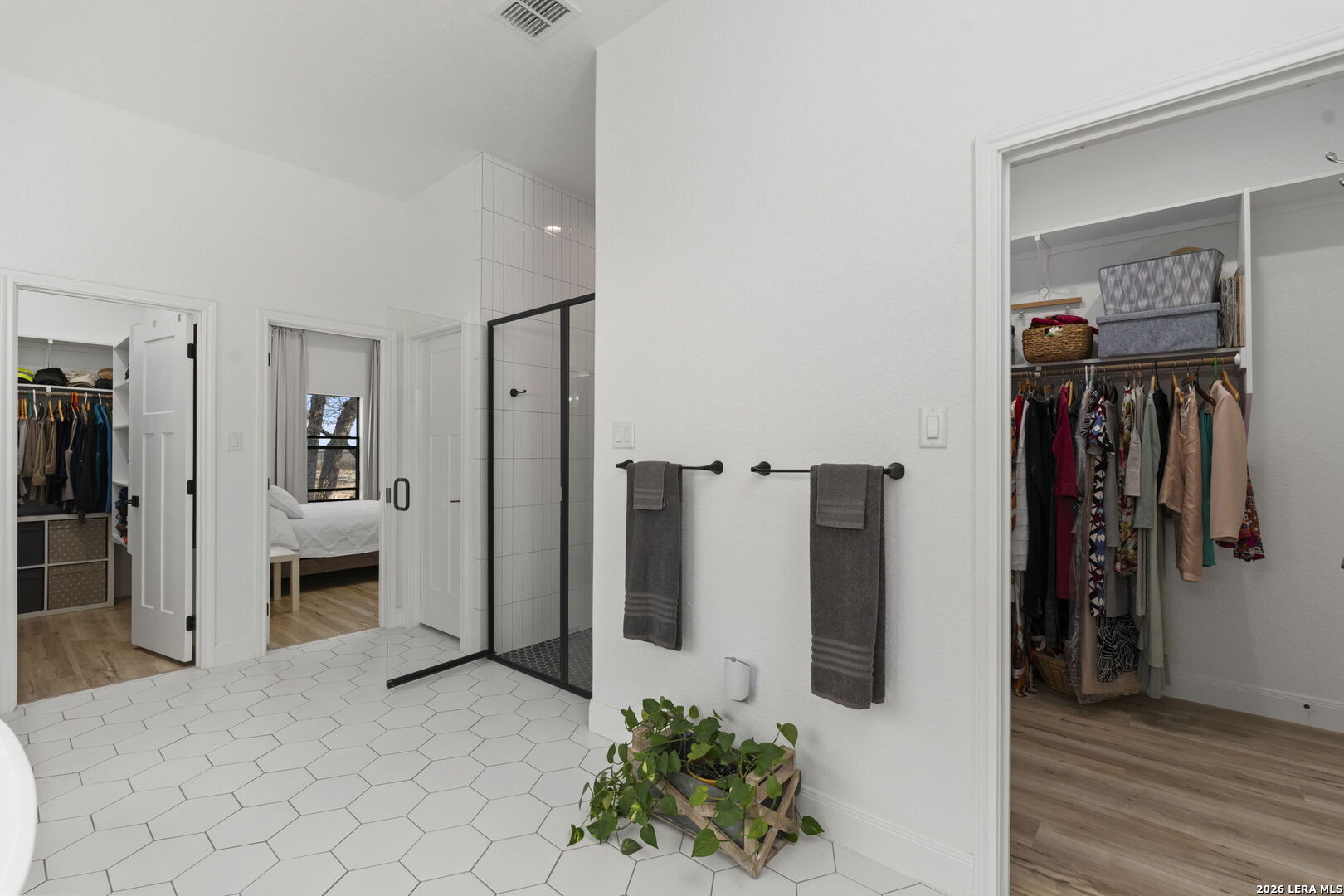 200 OAK FIELDS DR