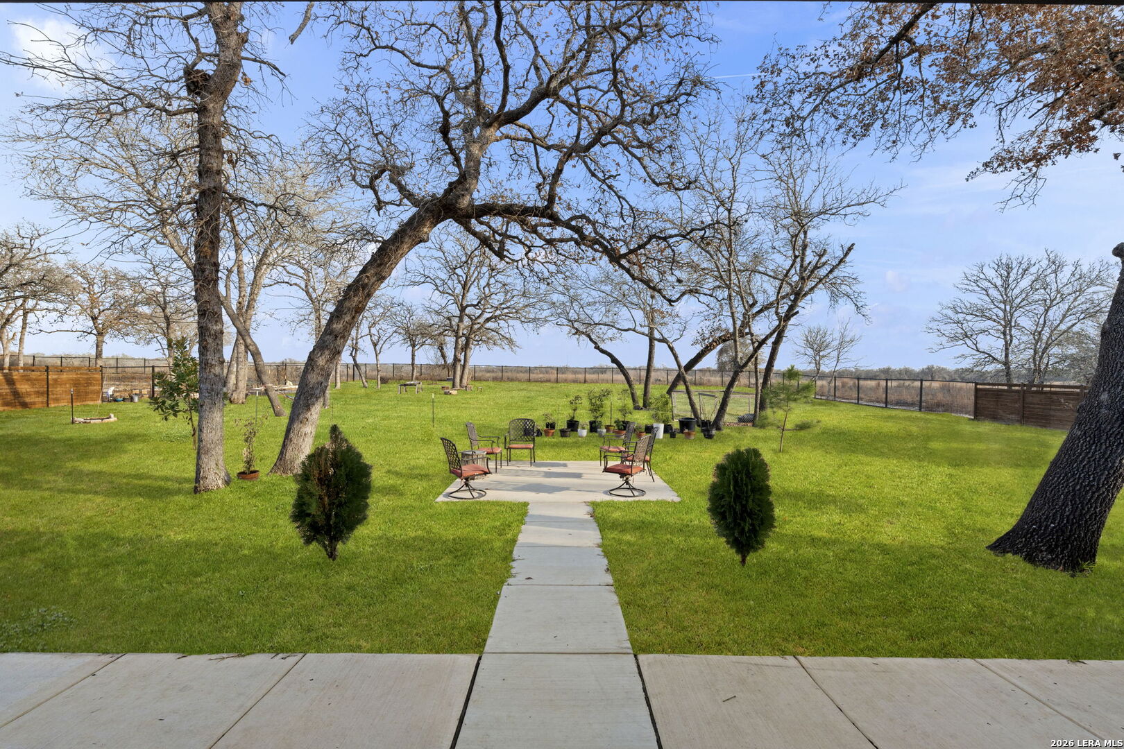 200 OAK FIELDS DR