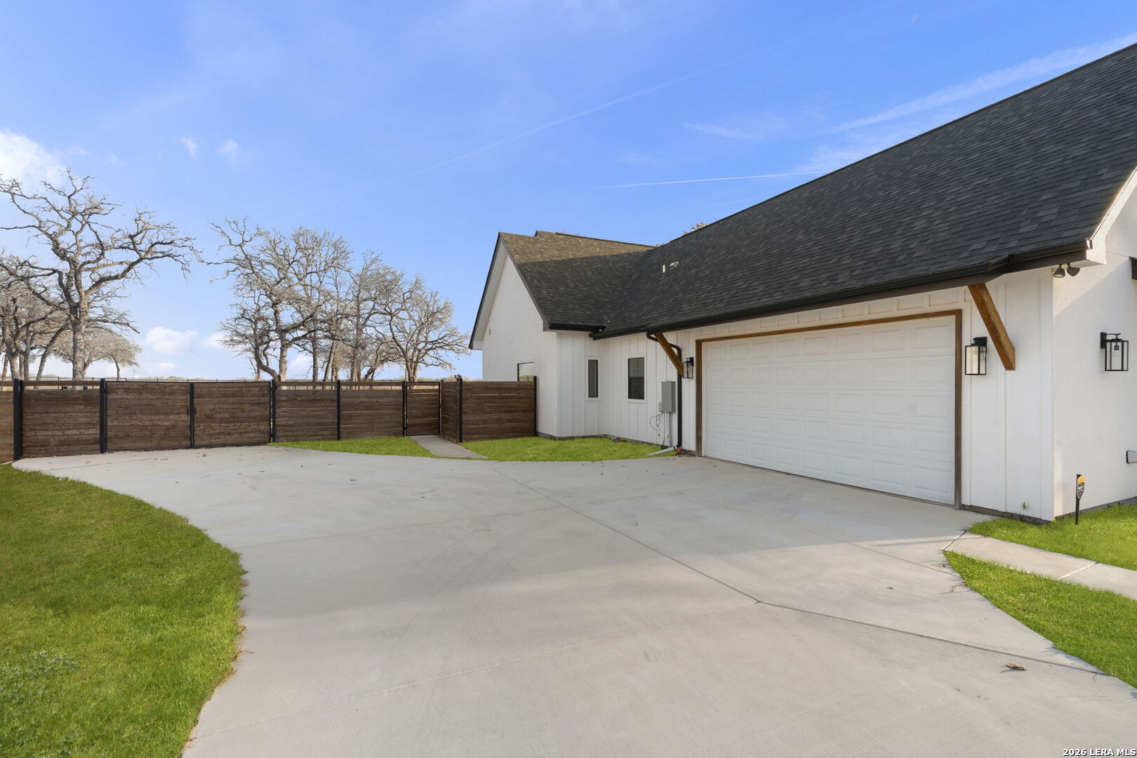 200 OAK FIELDS DR