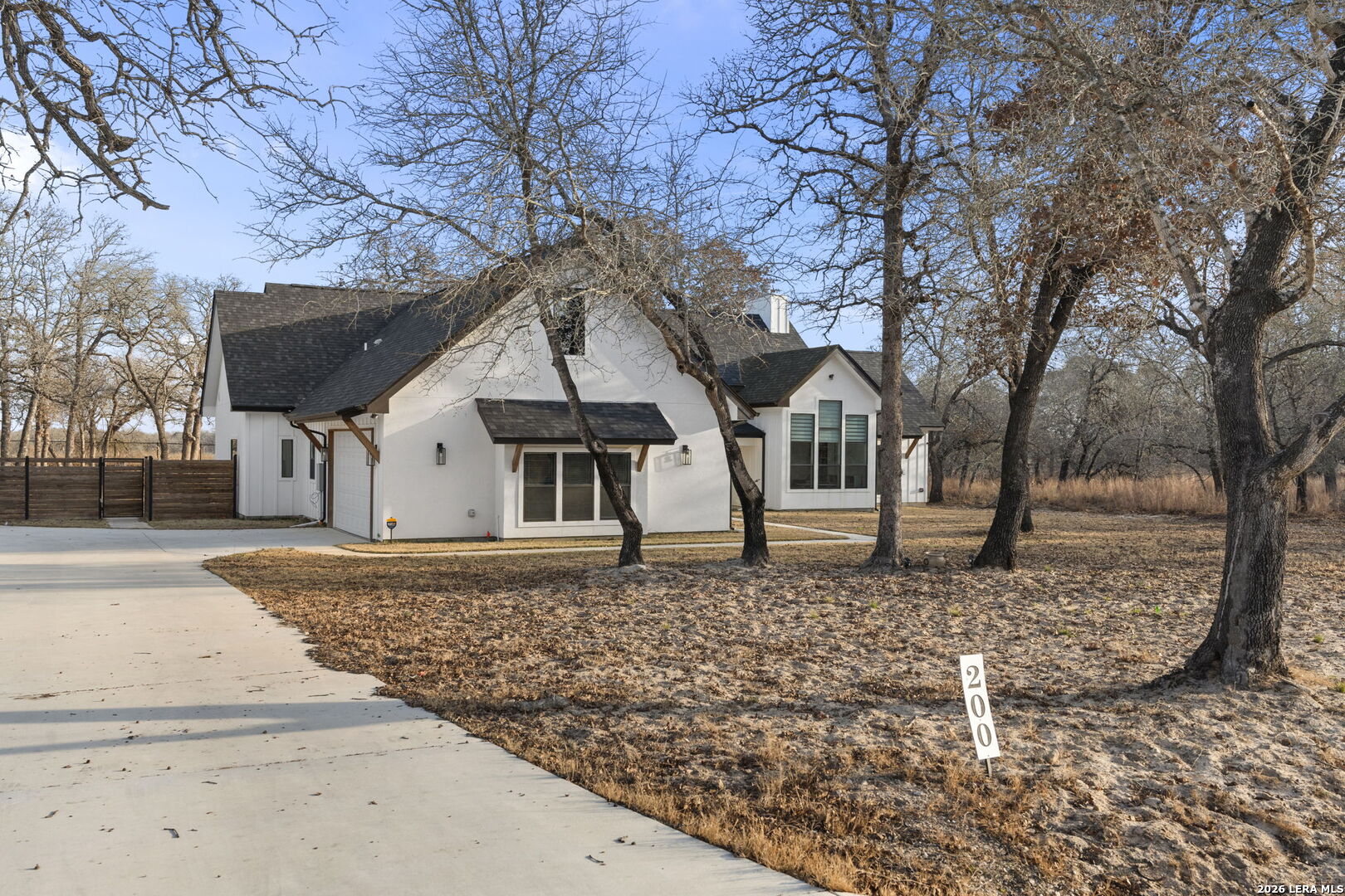 200 OAK FIELDS DR