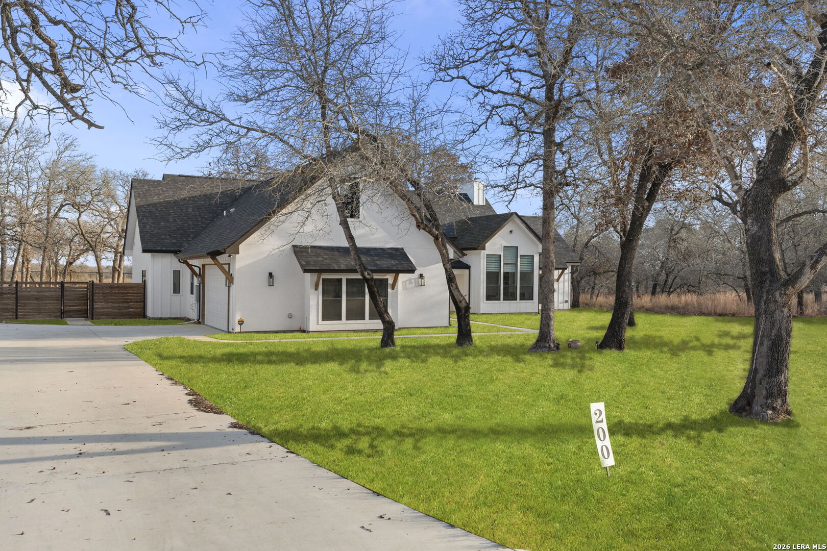 200 OAK FIELDS DR