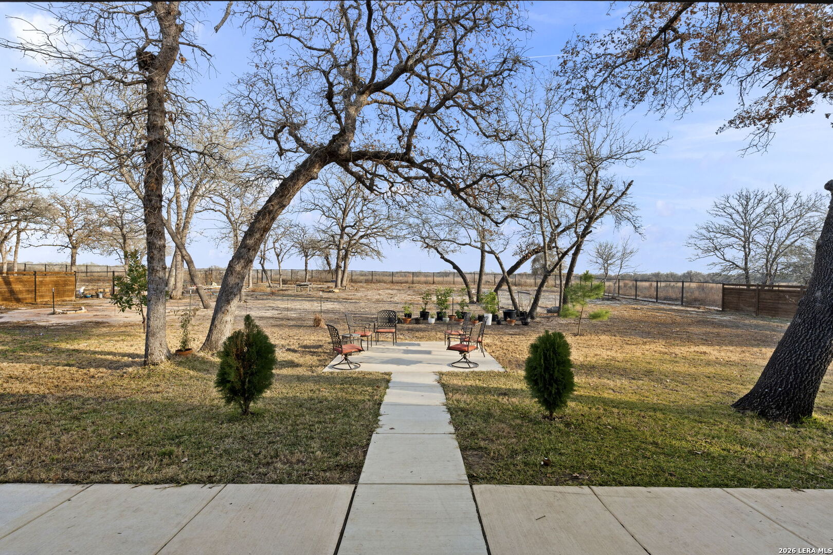 200 OAK FIELDS DR