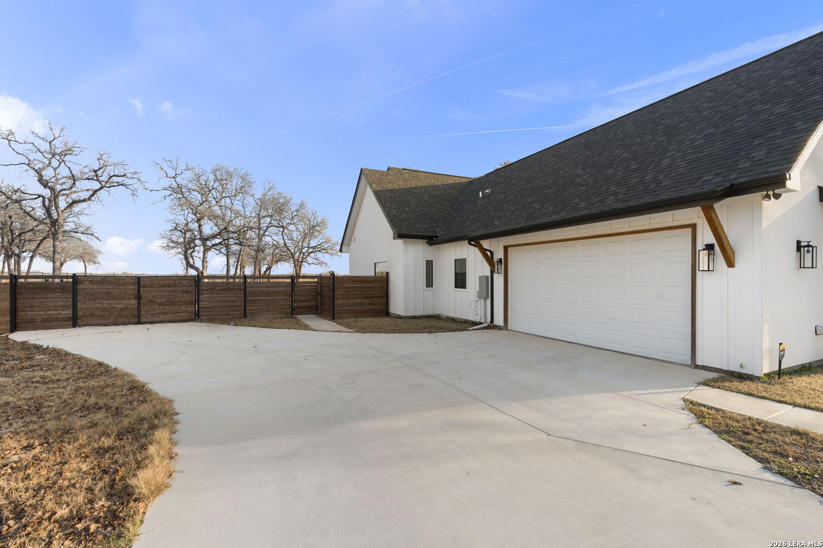 200 OAK FIELDS DR