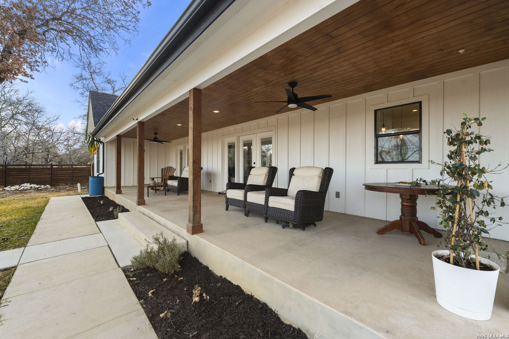 200 OAK FIELDS DR