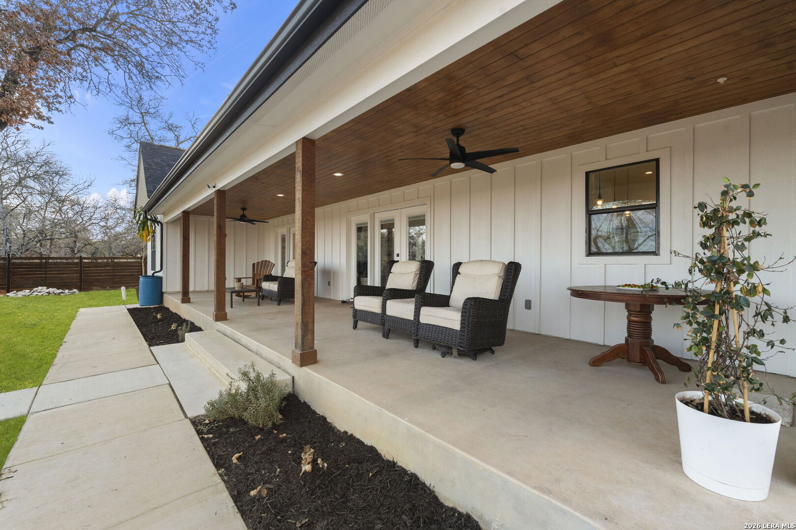 200 OAK FIELDS DR