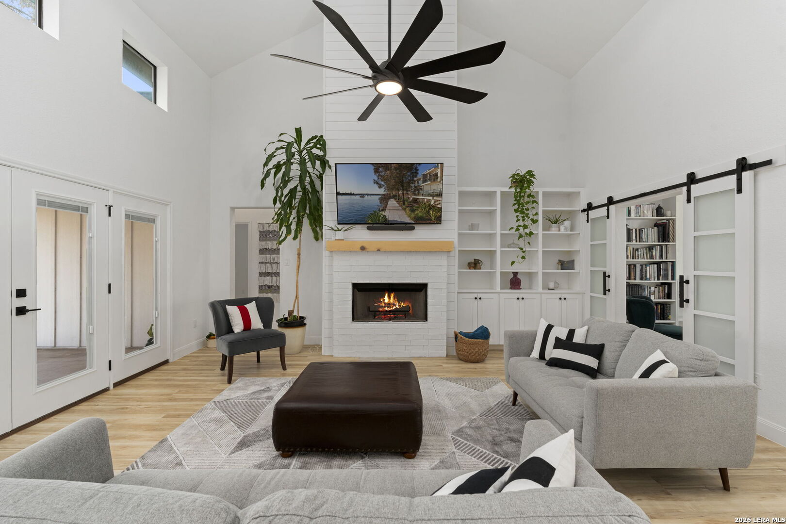 200 OAK FIELDS DR