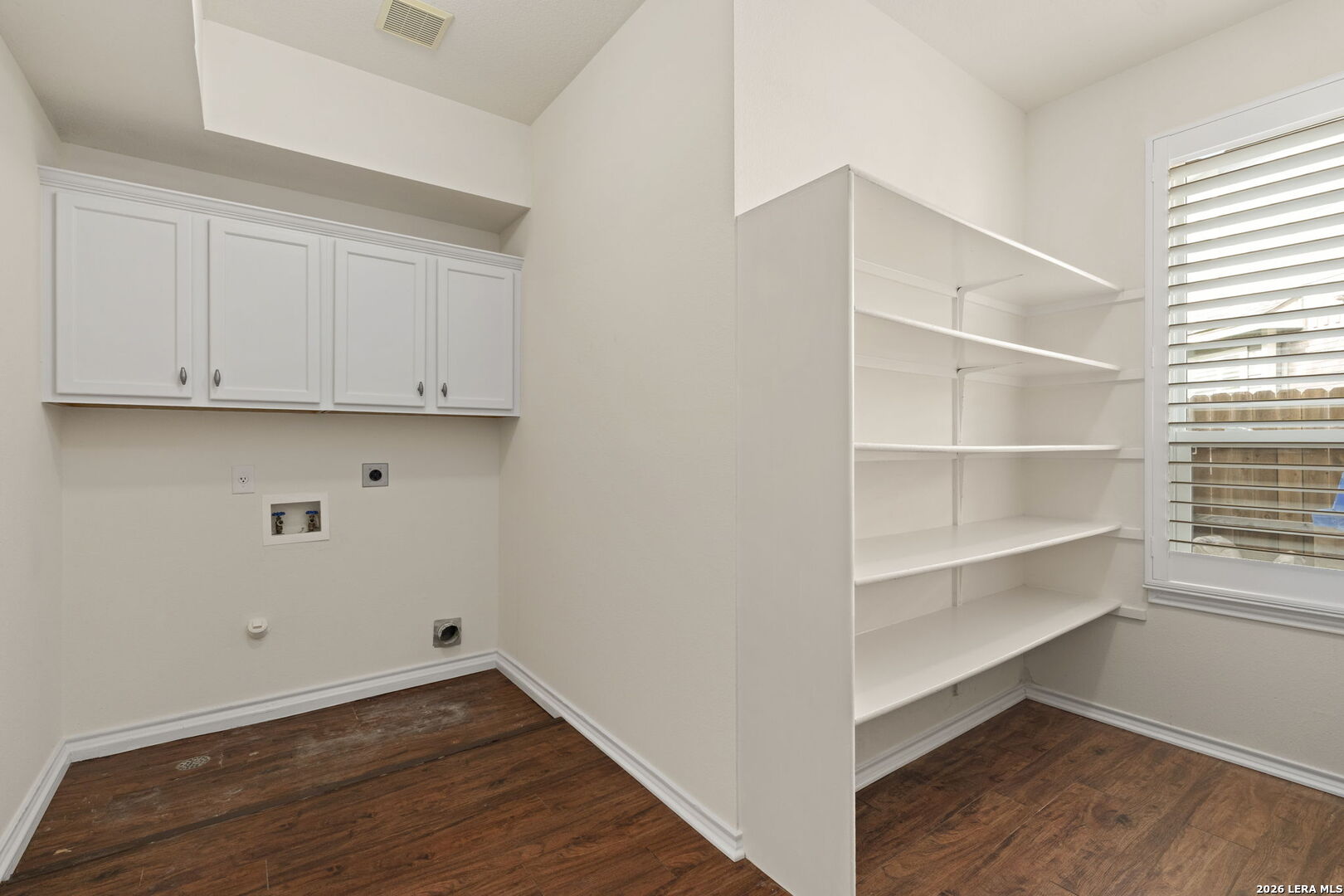 16706 Stones Throw