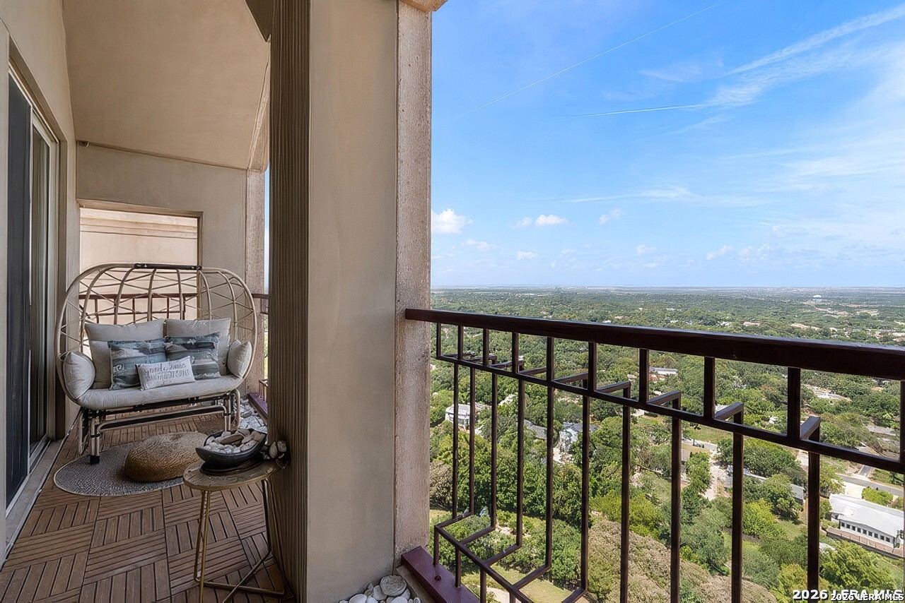 1 TOWERS PARK LN Unit: 2304