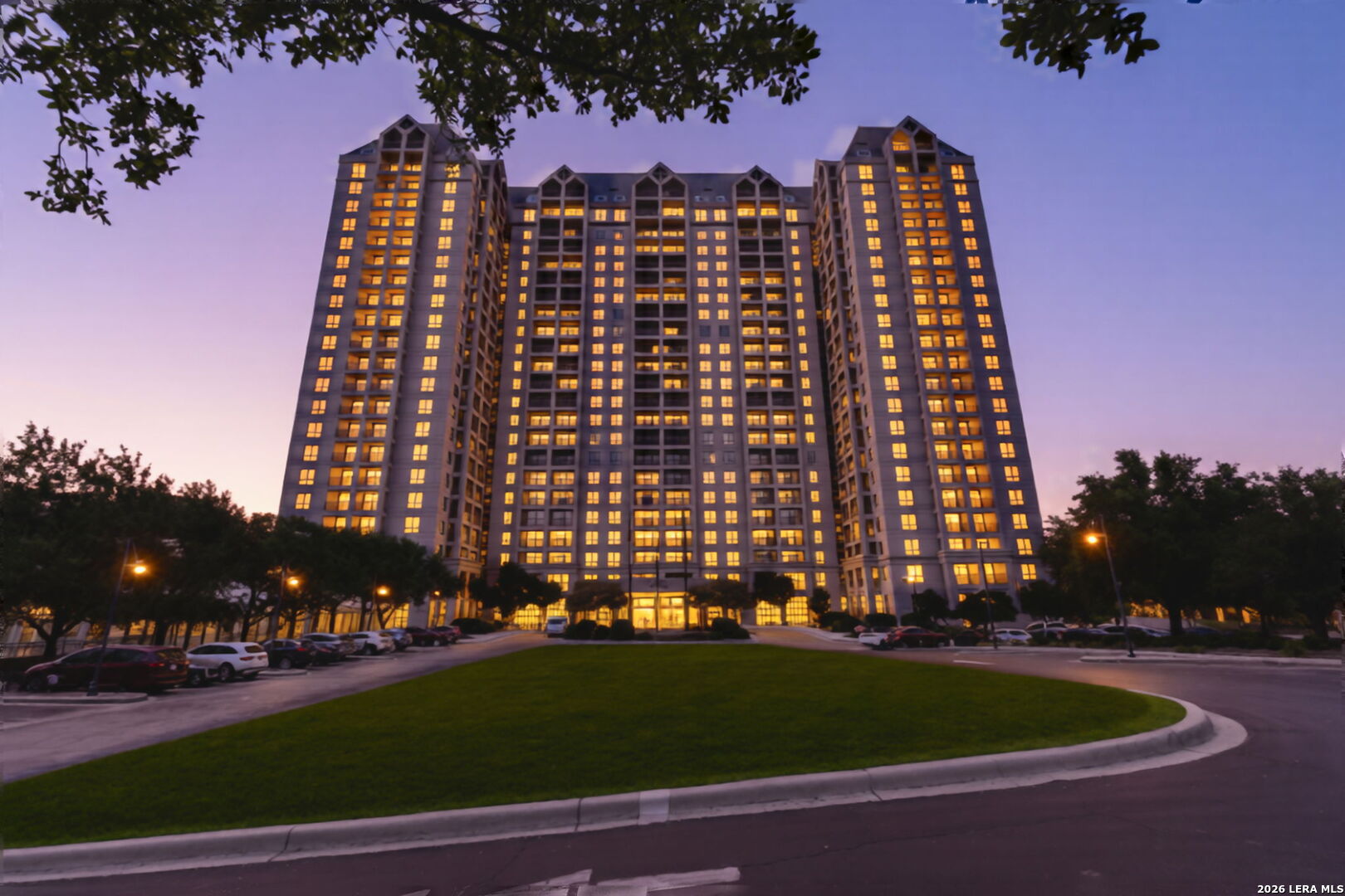1 TOWERS PARK LN Unit: 2304