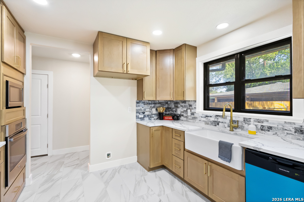 2519 W Kings Hwy