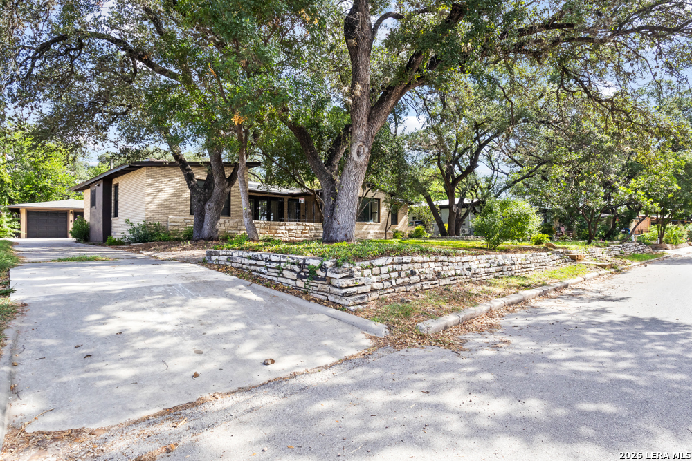 2519 W Kings Hwy