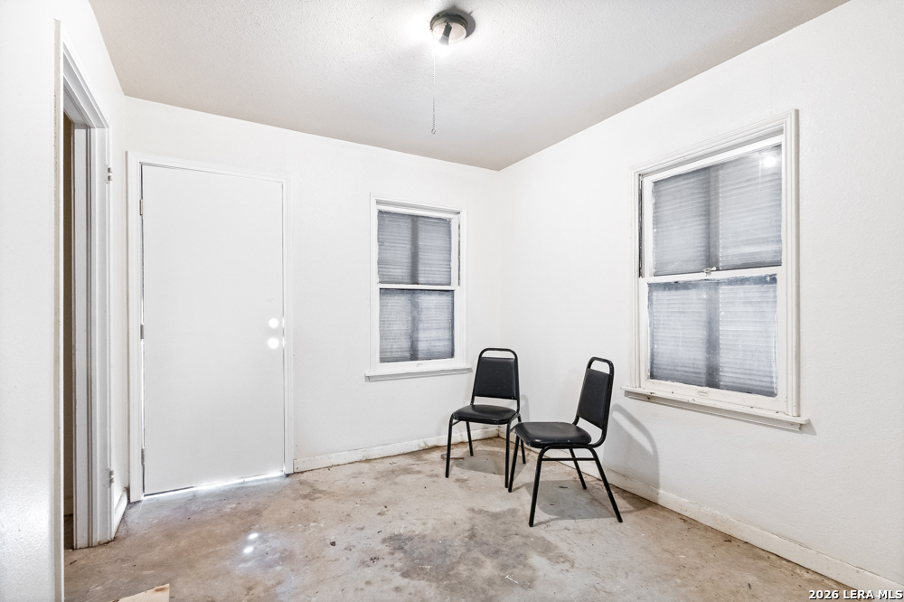 2519 W Kings Hwy