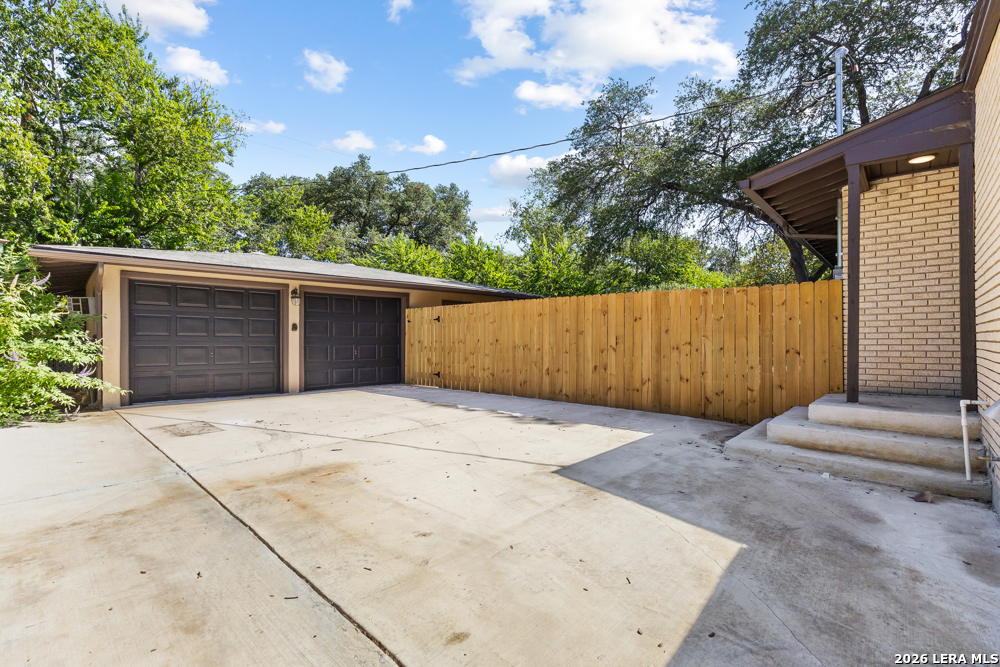 2519 W Kings Hwy