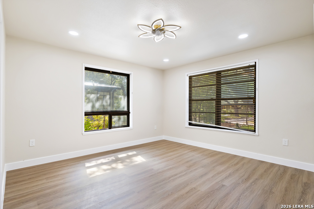 2519 W Kings Hwy