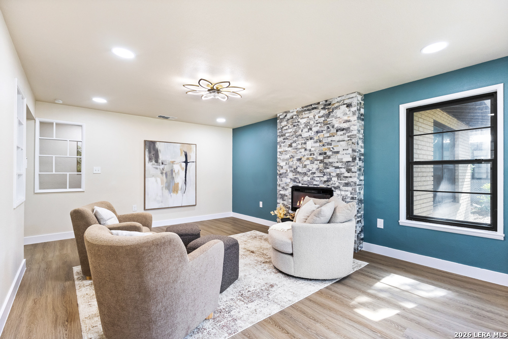 2519 W Kings Hwy