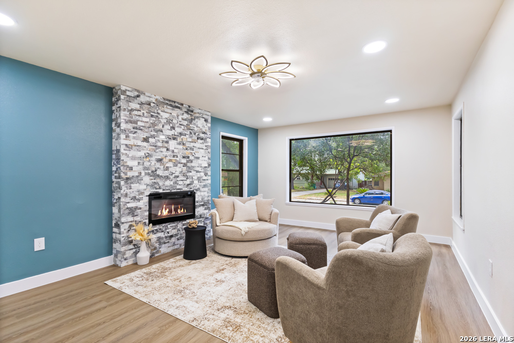 2519 W Kings Hwy