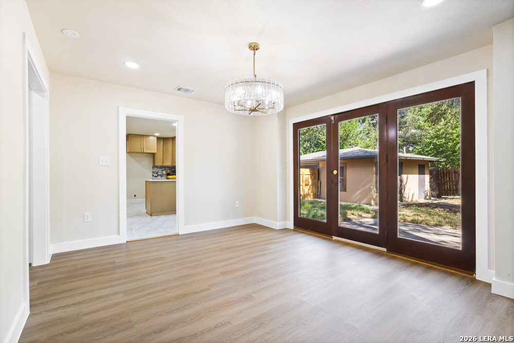 2519 W Kings Hwy